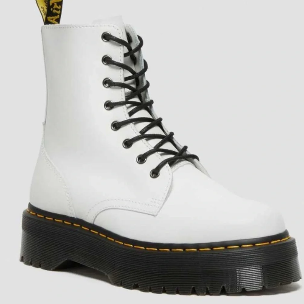 SALE NWT Dr Martens Jadon Smooth Leather Platform Boots White Size 8